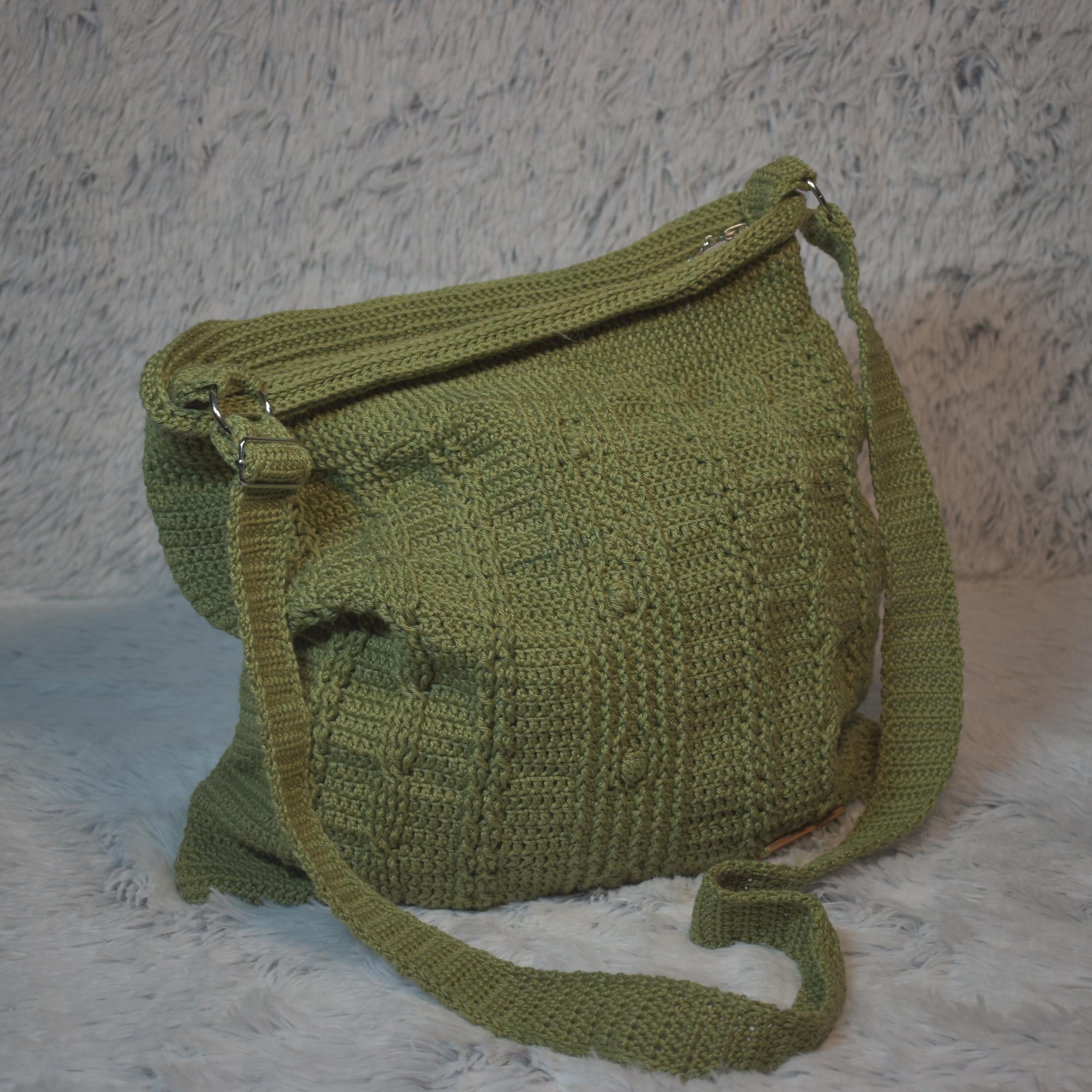 Olivově zelená crossbody kabelka